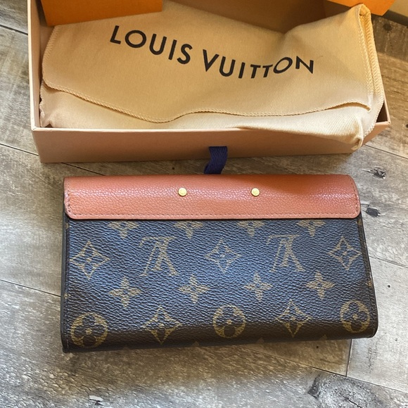 Louis Vuitton Pink Pallas Wallet 💕 - Picture 4 of 15